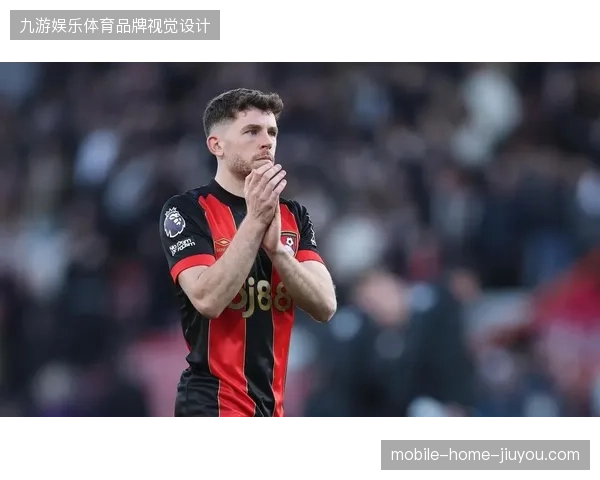 伊劳拉麾下的伯恩茅斯中场特吕费尔用高覆盖跑动，诠释了现代中场的防守职责